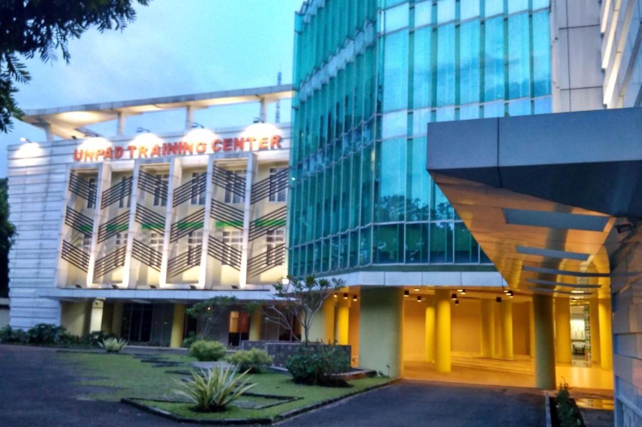 Utc Dago Hotel Bandung Exterior foto